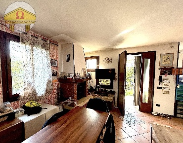 Foto Case semi ndipendenti a Nervesa della Battaglia di 210 m² con 6 locali