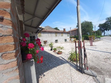 Foto Casa indipendente in via bova 58, Ferrara San Bartolomeo di 500 m²