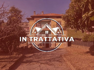 Foto Casa indipendente in VIA LAVIZZARI 12, Rodero di 220 m² con 10 locali