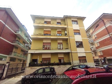 Foto Appartamento a Ascoli Piceno di 99 m² con 5 locali in vendita
