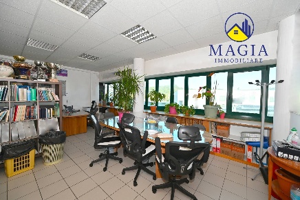 Foto Ufficio a Ascoli Piceno di 115 m² con 5 locali in vendita