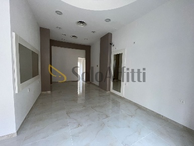 Foto Locale commerciale a Firenze Beccaria - Colombo di 60 m² con 2 locali