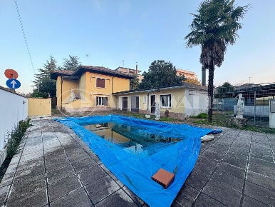 Foto Villa bifamiliare in Via Rotate 23, Pordenone Rorai Grande, Grigoletti