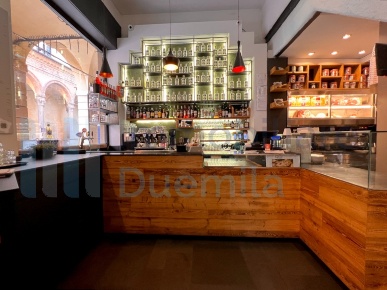 Foto Attività commerciale a Bologna San Vitale di 100 m² con 4 locali