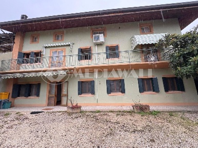 Foto Case semi ndipendenti a Aviano Aviano Castello di 358 m² con 10 locali