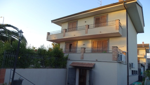 Foto Villa unifamiliare in Via Indipendenza 5, Mascalucia Centro di 312 m²