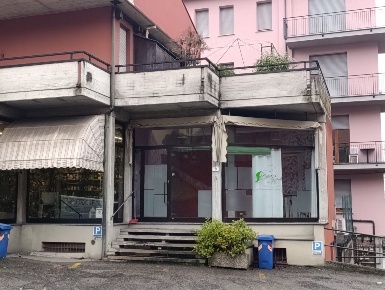 Foto Locale commerciale a Fornovo di Taro di 90 m² con 2 locali in vendita