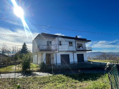 Foto Villa unifamiliare in Sp 184, Acri di 162 m² con 7 locali in vendita