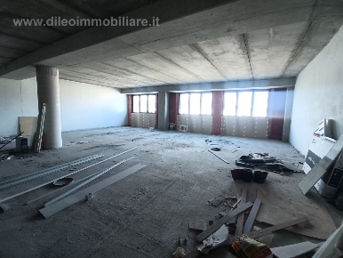 Foto Locale commerciale a San Benedetto del Tronto Porto d'Ascoli di 202 m²