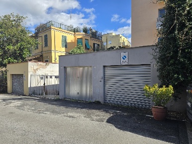 Foto Posti auto in Via delle Egadi 16, Roma Città Giardino di 17 m²