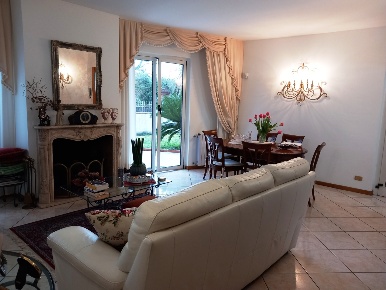 Foto Villa bifamiliare a Fosdinovo Borghetto Melara di 140 m² con 6 locali