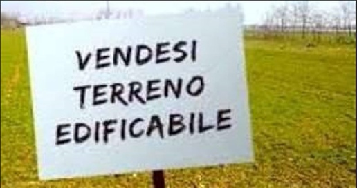 Foto Terreno edificabile a Luni di 2000 m² in vendita