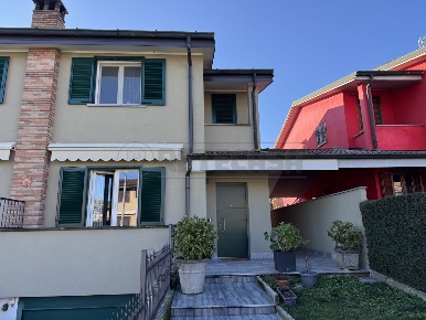 Foto Villa bifamiliare in Via Indipendenza, Chieve di 151 m² con 4 locali