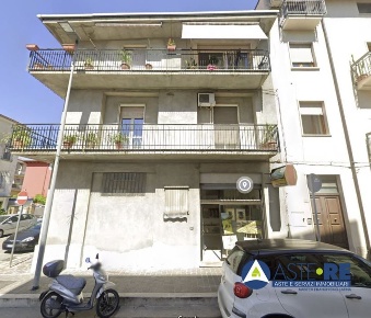 Foto Locale commerciale in via Madonna delle Grazie, Fondi Centro di 92 m²