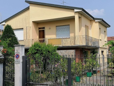 Foto Villa singola in Via MARCONI 14, Pandino Centro di 190 m² con 3 locali