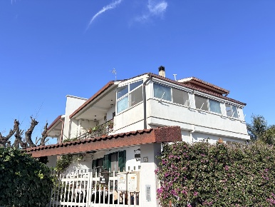 Foto Villa unifamiliare in Via GENTILE 108, Bari Japigia di 220 m²