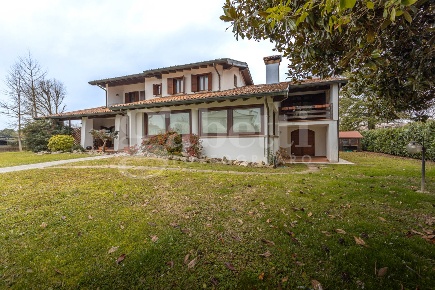 Foto Villa singola in Via Pirandello 11, Portogruaro Centro di 315 m²