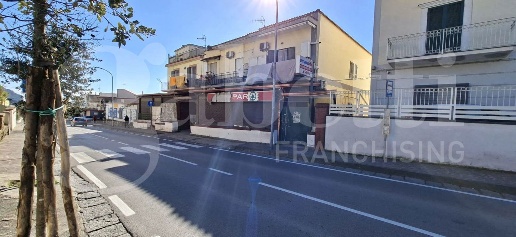Foto Negozio in Viale Olimpico 00, Bacoli Centro di 300 m² con 10 locali