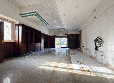 Foto Locale commerciale in VIA di tor cervara 289, Roma di 90 m² in vendita