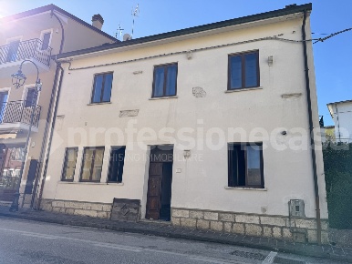 Foto Casa indipendente in San Rocco, San Pietro Avellana di 274 m²