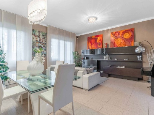 appartamento in vendita a Milano in zona Famagosta