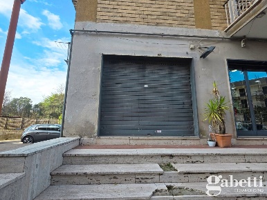 Foto Negozio in Via OLOF PALME 00, Pomigliano d'Arco Centro di 55 m²