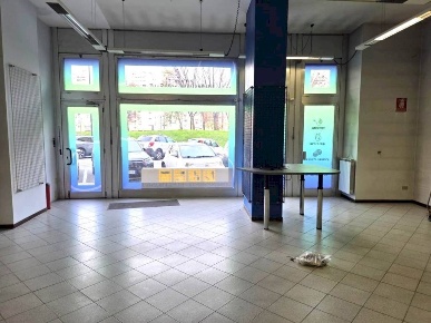 Foto Negozio in viale marelli 19, Sesto San Giovanni Centro di 192 m²