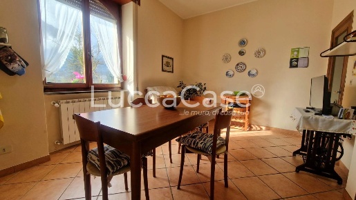 Foto Villa unifamiliare a Barga Fornaci Di Barga di 320 m² con 7 locali