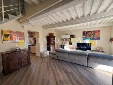 Foto Villa bifamiliare a Lucca San Marco - Acquacalda di 160 m² in vendita