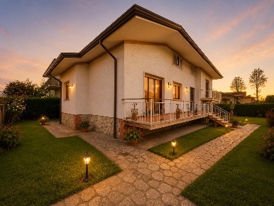 Foto Villa unifamiliare in Via del Castagno 3, Pietrasanta di 217 m²