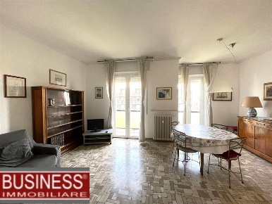 Foto Appartamento in Via Pisanello, Milano Gambara di 90 m² con 3 locali