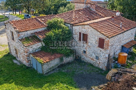 Foto Rustico a Asciano di 450 m² con 20 locali in vendita