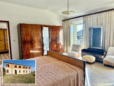 Foto Casa indipendente in via Raspona, Alfonsine Centro di 329 m²