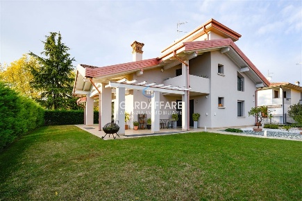 Foto Villa unifamiliare in Via Antonioli, Desenzano del Garda Rivoltella