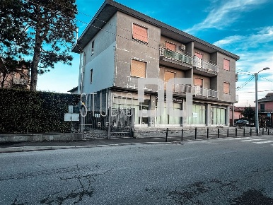 Foto Appartamento in via Verbano, Cesano Maderno di 120 m² con 4 locali