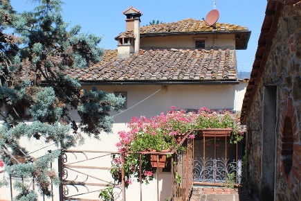 Foto Casa indipendente a Pontassieve di 550 m² con 20 locali in vendita