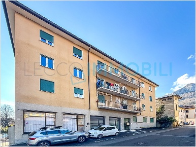 Foto Appartamento in via francesco rocca, Valmadrera di 70 m² con 3 locali