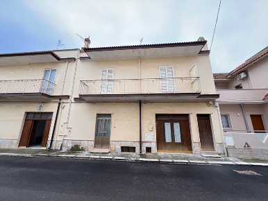 Foto Casa indipendente in via puglia, Casamassima di 215 m² con 5 locali