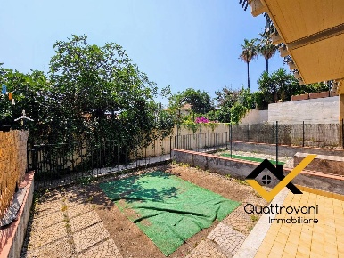 Foto Appartamento in Via Vampolieri, Aci Castello Centro di 40 m²