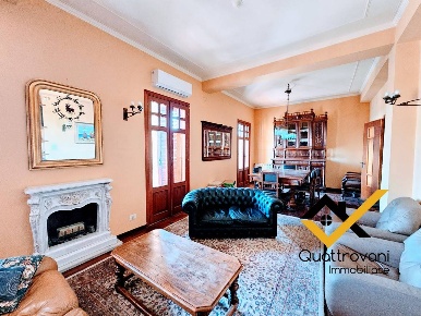 Foto Appartamento in Via Galatea, Catania Centro Storico di 220 m²