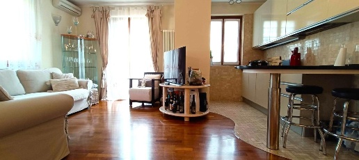 Foto Appartamento a Massa Marina di Massa Centro di 120 m² con 5 locali