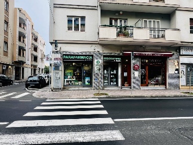 Foto Attività commerciale in Viale Bonaria 86, Cagliari Sonnino di 70 m²