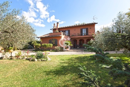 Foto Villa unifamiliare in Strada Corneto 123, Vetralla Centro di 205 m²
