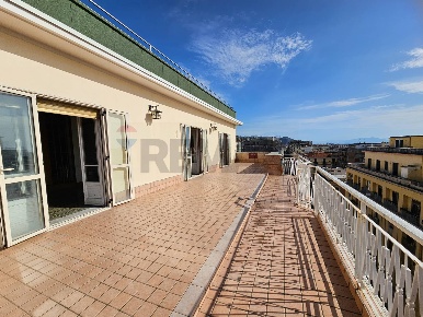 Foto Appartamento in Via Fieravecchia 3, Salerno Centro di 250 m²