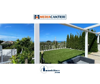 Foto Villa unifamiliare in VIA CHIAPPINELLO 54, Montesilvano di 209 m²