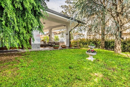 Foto Villa unifamiliare in Ratti Mantovani 11, Busto Garolfo Centro