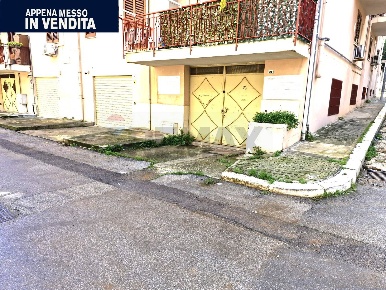 Foto Locale commerciale in Via Lazio 26, Capaci Centro di 190 m² in vendita