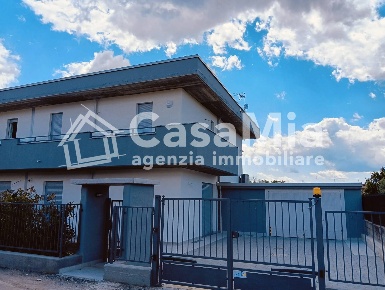 Foto Case semi ndipendenti a Rescaldina di 193 m² con 4 locali in vendita