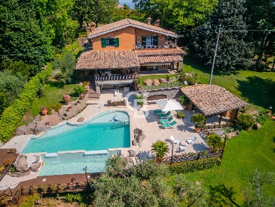Foto Villa unifamiliare in Via San Giorgio, Soriano nel Cimino di 420 m²