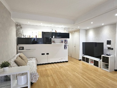 Foto Appartamento in Via San Marino, Genova Granarolo di 90 m² con 6 locali